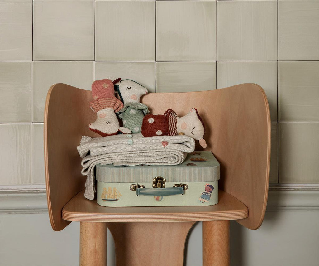 im Geschenkset Shop Babydecke Sausebrause Rassel Maileg Mädchen - + Baby Koffer